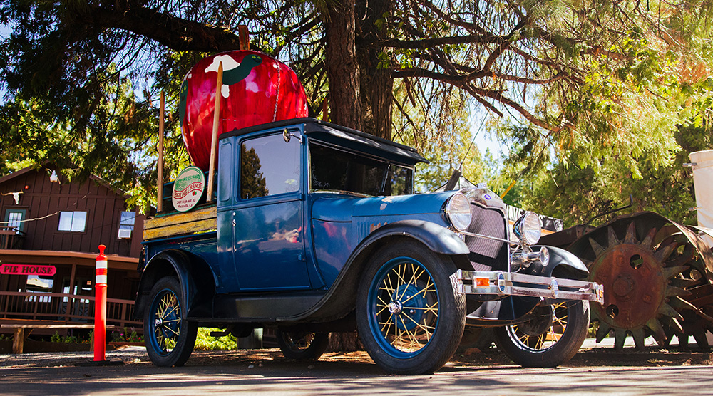 Tour the orchards, barns and farm stands of Apple Hill